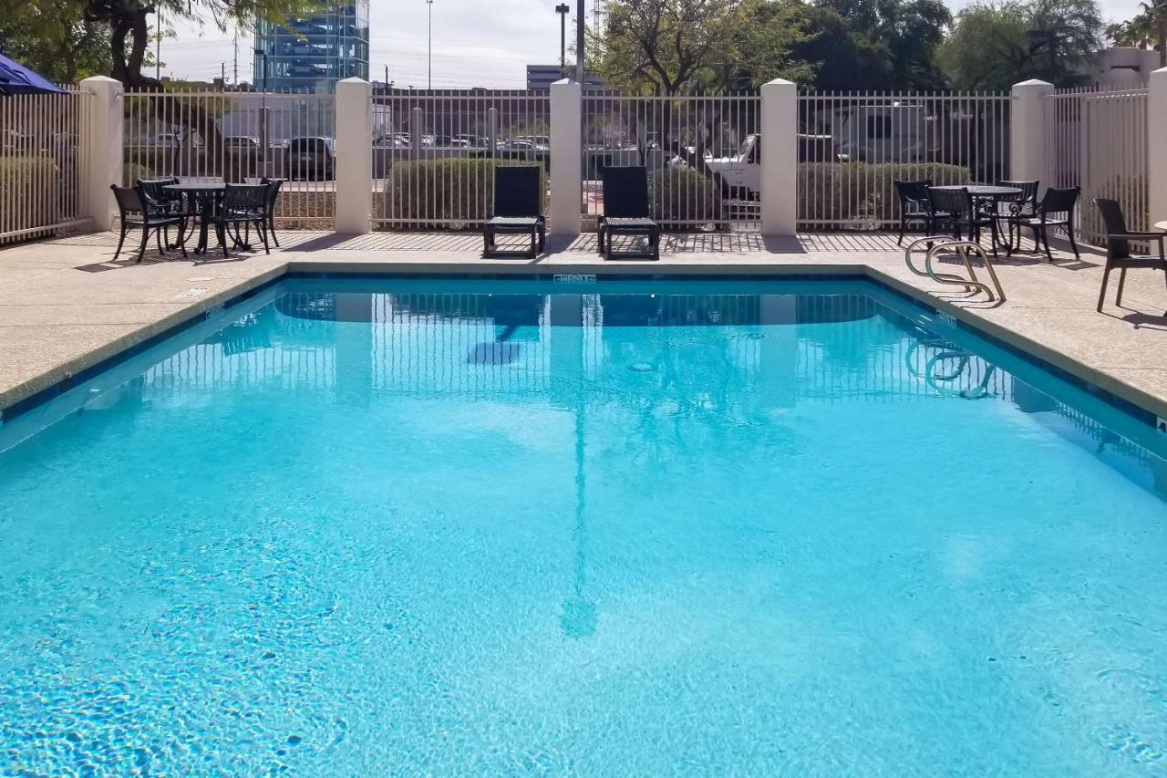 Comfort Inn & Suites Tempe Phoenix Sky Harbor Airport Exterior photo